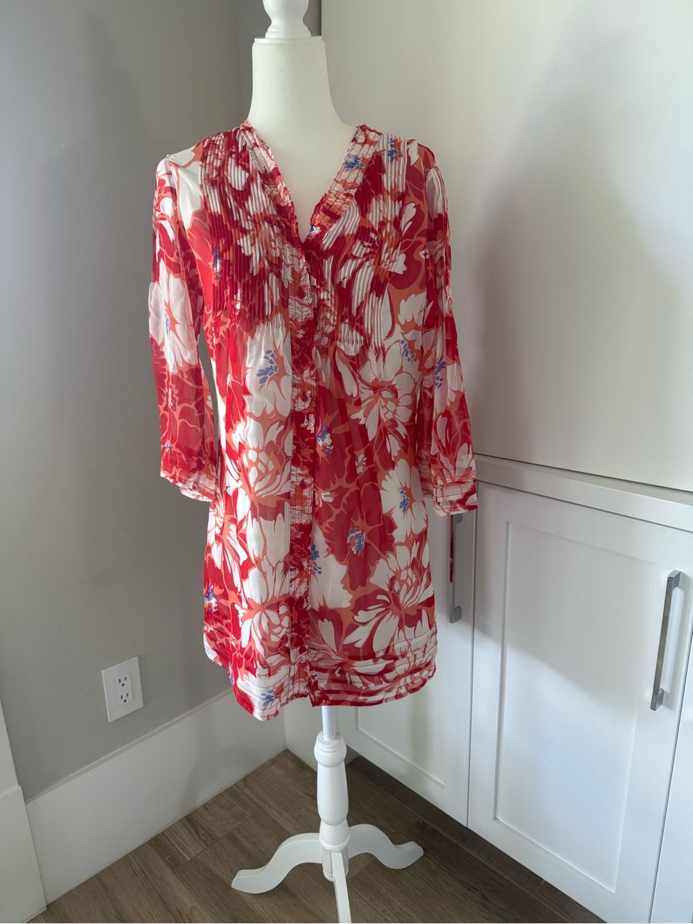 Diane Von Furstenberg Red and White Floral V-Neck Tunic